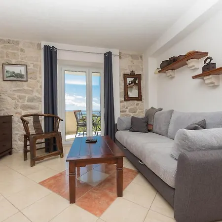 Divna Podgora (Split-Dalmatia)