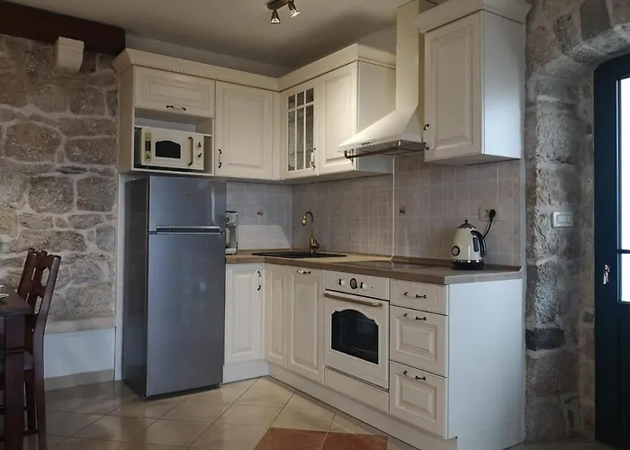 Divna * Podgora (Split-Dalmatia)